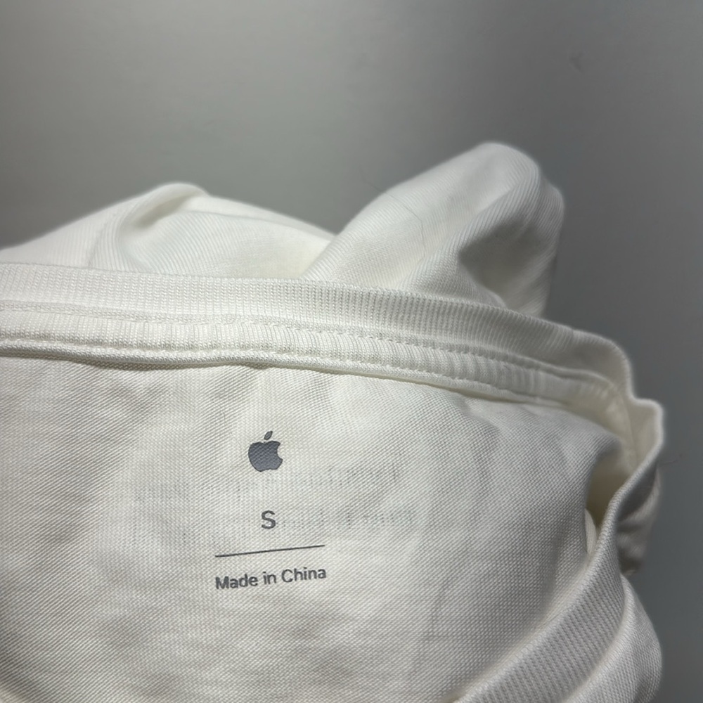 Apple T-Shirt Emoji Mind Blown Embrodried Apple Park Infinite Loop White Small - Picture 8 of 10